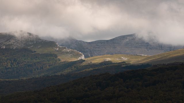 Font d'Urle se dessine au loin